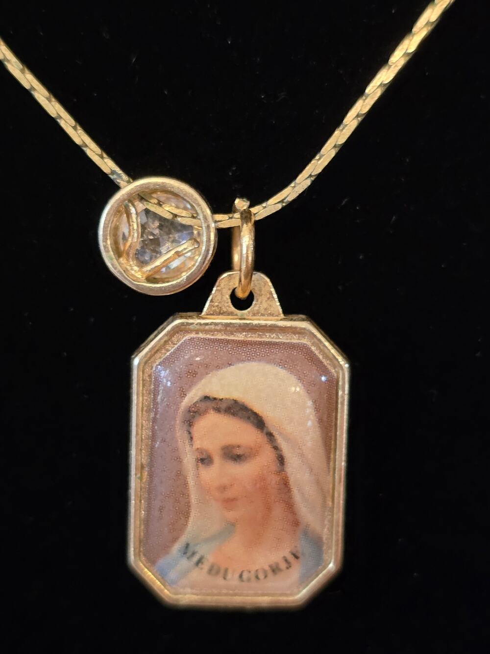 Vtg Our Lady of Medjugorje Pendant & Cathedral & Rhinestone Gold Tone Necklace